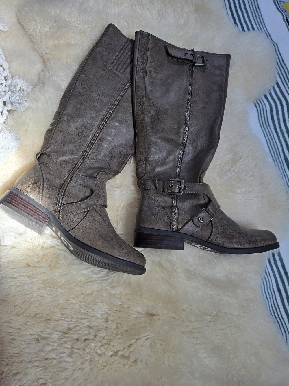 Womens 8.5 G by Guess Knee-High Riding Boots in Taupe Gray